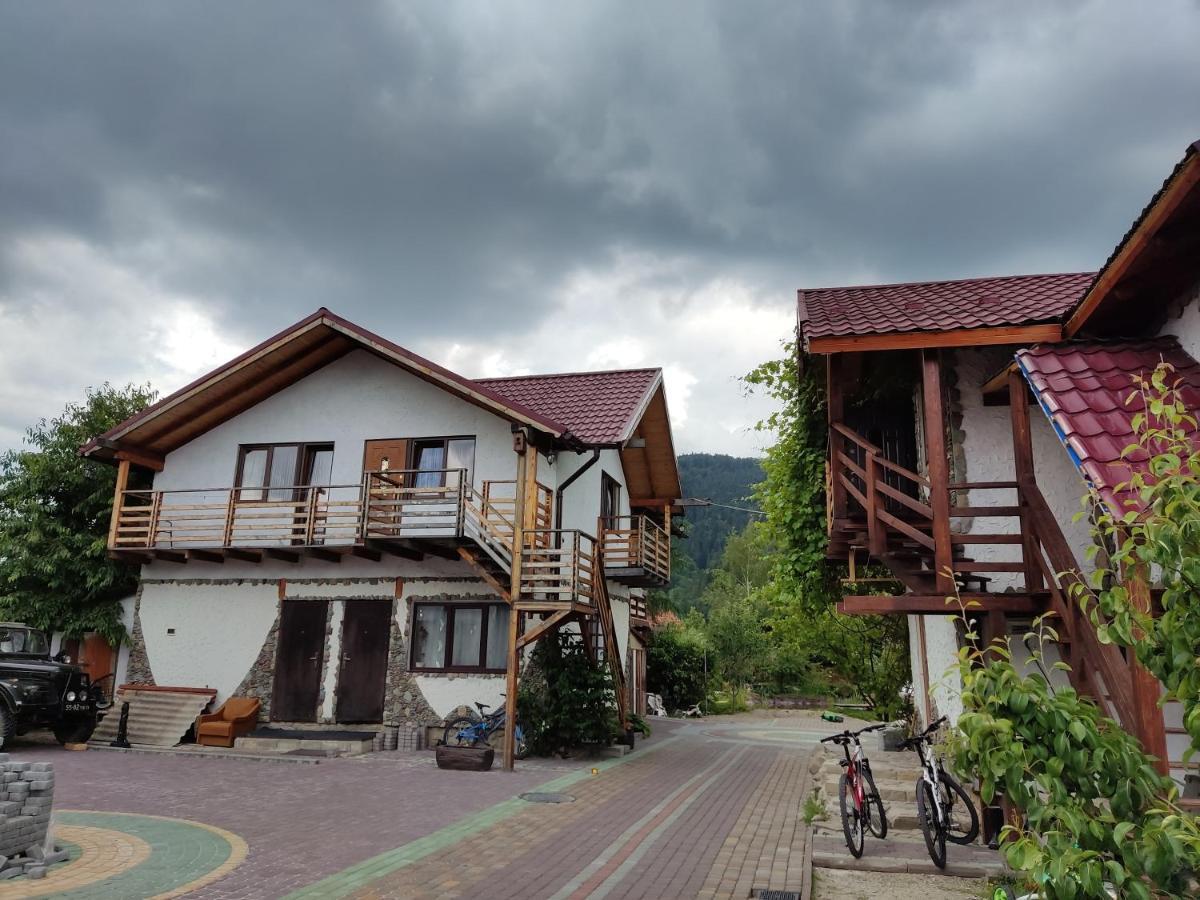 Апартаменти "У Кузьмича" 2 Mykulychyn Exterior foto
